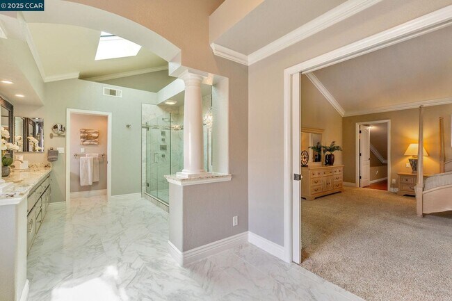 Building Photo - 668 Sun Tree Ct
