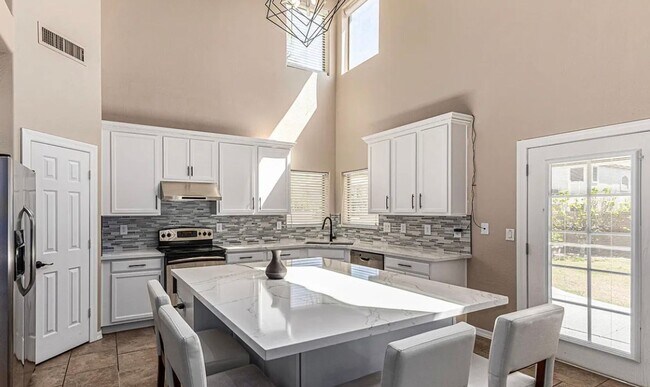 Building Photo - 5 BEDROOM HOME IN GILBERT WITH SOLAR/RV GATE