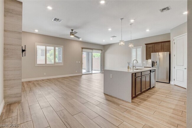 Building Photo - 4124 Elegant Chateau St