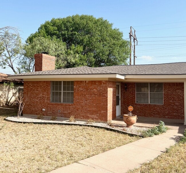 Primary Photo - 2 Bedroom Duplex, 2 bath, carport