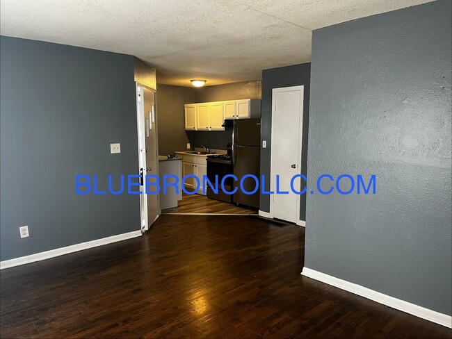 Building Photo - Completely redone gorgeous 1 bedroom 1 bath