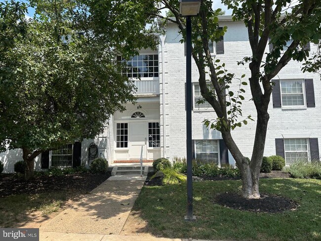 Primary Photo - 8 Gurteen Ct