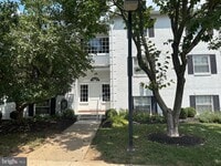 Building Photo - 8 Gurteen Ct