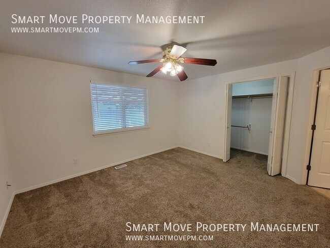 Building Photo - 2557 N Laughridge Ave