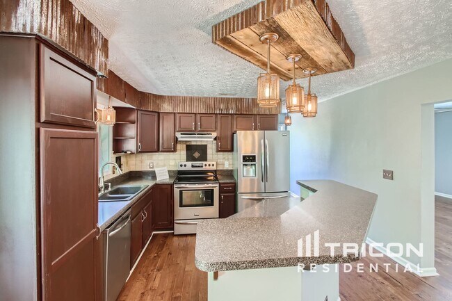 Building Photo - 325 Forrest Dr