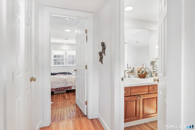 Building Photo - 70 Cranbury Rd