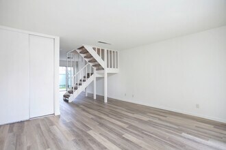 Building Photo - Wonderful Remodeled 2-Story 2BD/1.5BA Townhome in North PB! Parking & Laundry! $4,195/mo