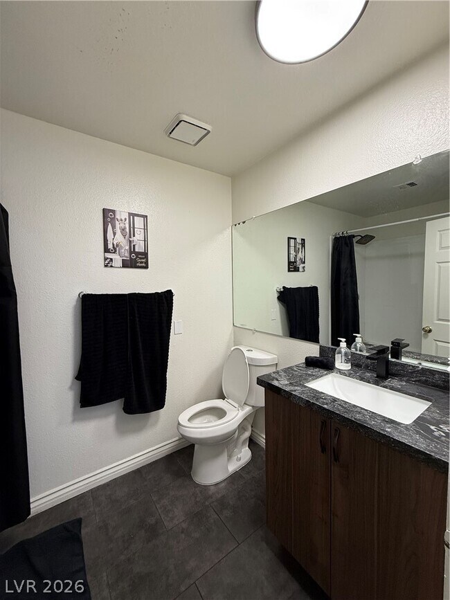 Building Photo - 5576 W Rochelle Ave.