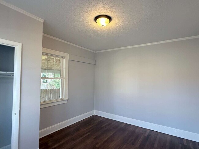 Building Photo - Rare Downtown Asheville Rental: 3BR/2BA House with Huge Yard & City Convenience- Dogs allowed!