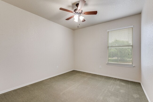 Building Photo - BEAUTIFUL 4-BEDROOM HOME NEAR UTSA