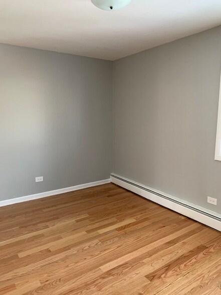 Building Photo - 8506 Waukegan Rd