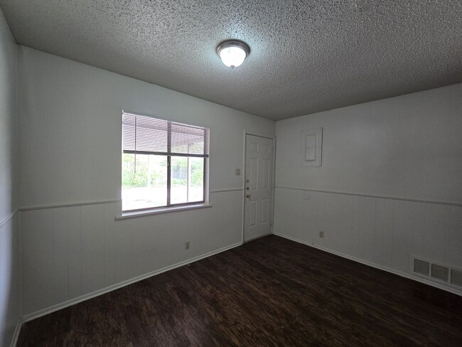 Building Photo - 2418 Paul Revere St