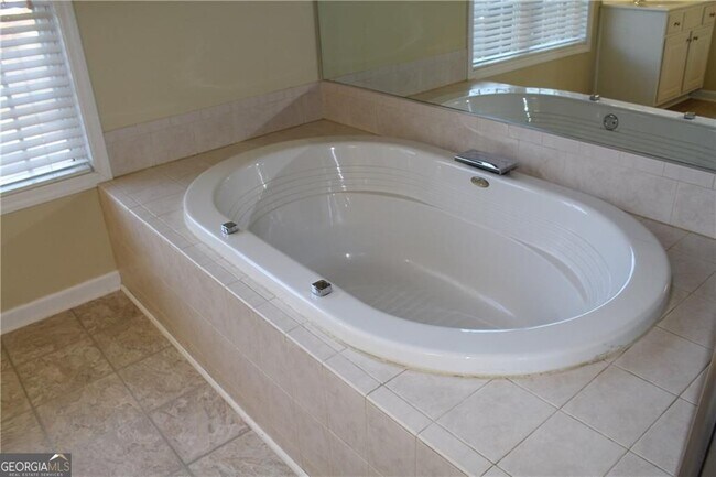 Building Photo - 2627 Hampton Park Dr