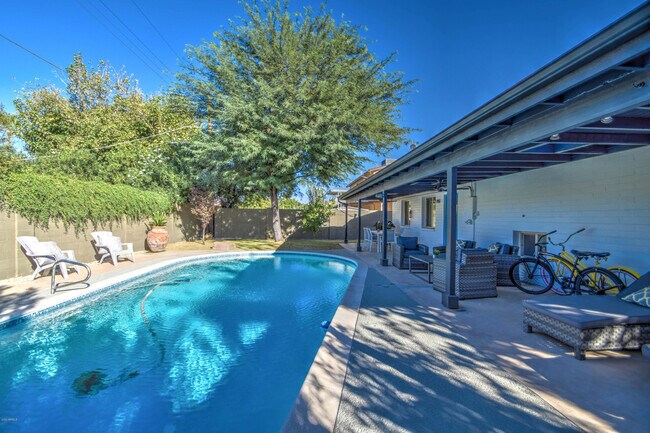 Building Photo - 8420 E Keim Dr