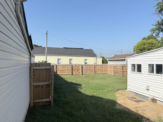 Building Photo - 1023 Thomas V Bryant Dr