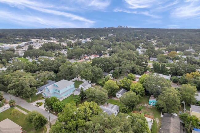 Building Photo - Charming Fully Furnished Gulfport Bungalow |