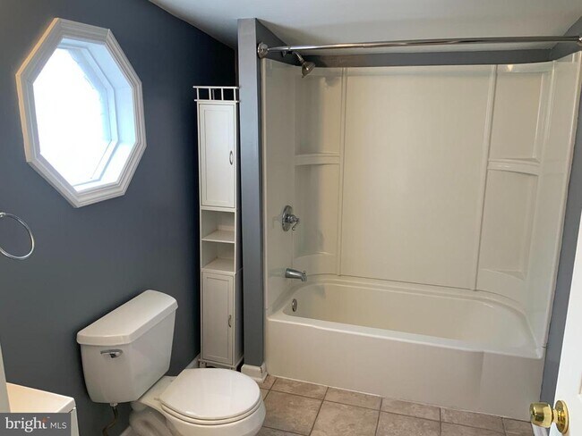 Building Photo - 228 Orange St