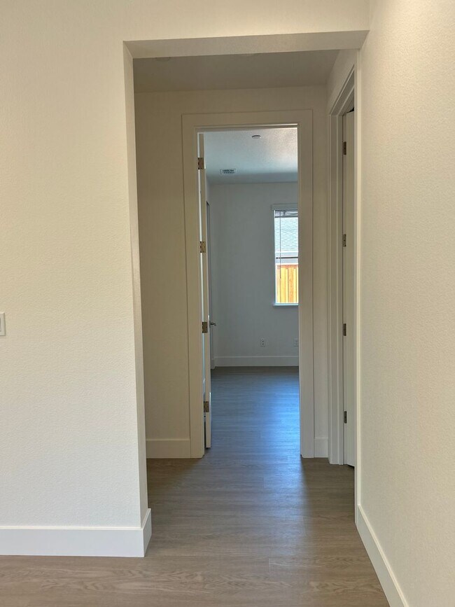 Building Photo - Coming soon! 2 bed 1 bath townhome with attached garage