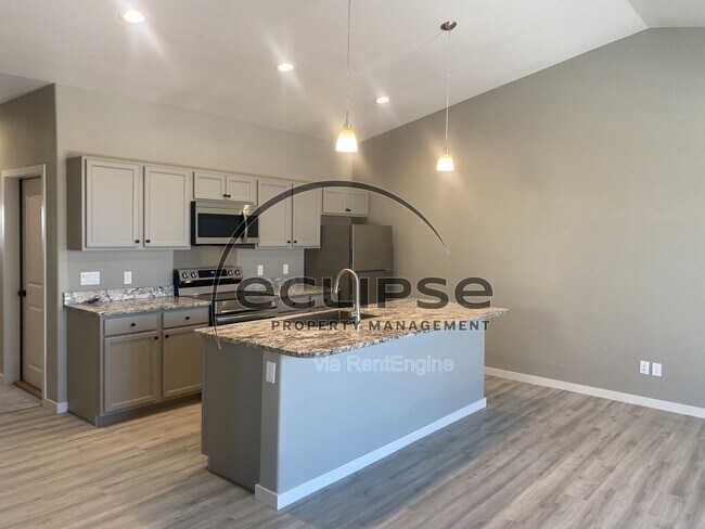 Building Photo - 511 Crestone Ave