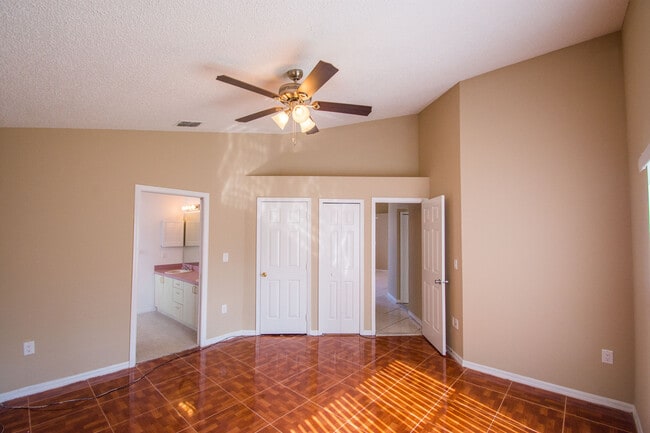 Building Photo - 3 Bed 2 Bath Home with Stainless Steel App...