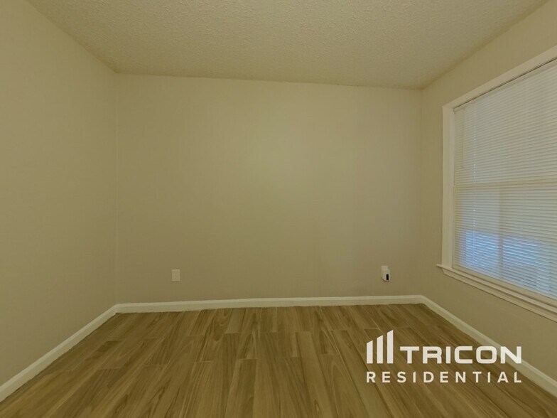 Building Photo - 5526 Westberry Ln