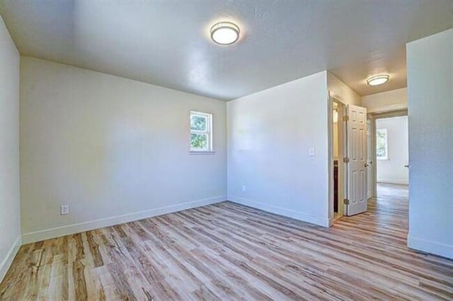 Building Photo - Stunning home in highly sought neighborhood!