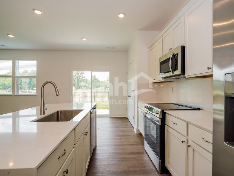 Building Photo - 9059 Lucy Dr