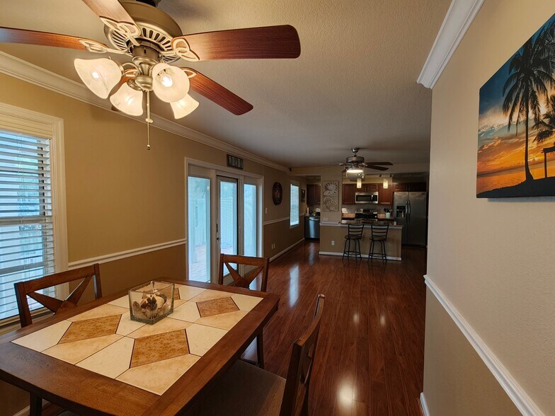 Building Photo - 4945 Coquina Key Dr SE