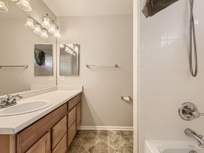 Building Photo - Evolve Real Estate: Spacious 2 Bed 2 Bath Condo with Attached Garage in Parker!