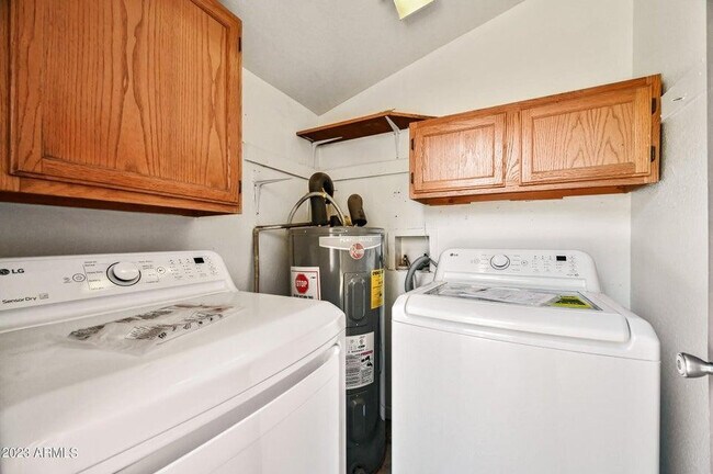 Building Photo - 6166 E Glencove St