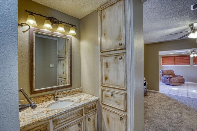 Building Photo - 1406 Broken Hills Dr