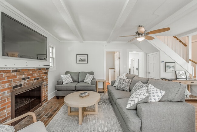 Building Photo - 21 Elsmere Rd