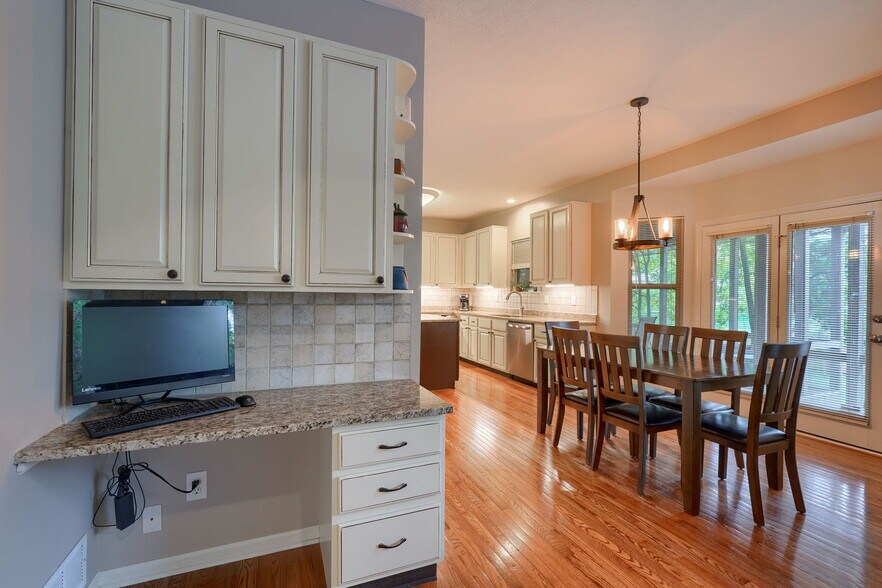 Building Photo - 6850 Fox Run Dr