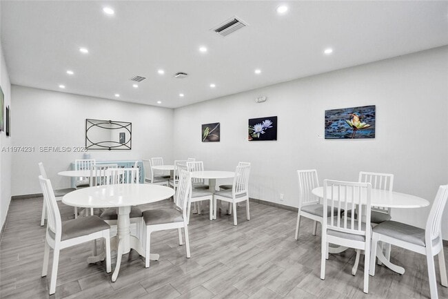 Building Photo - 805 Cypress Blvd