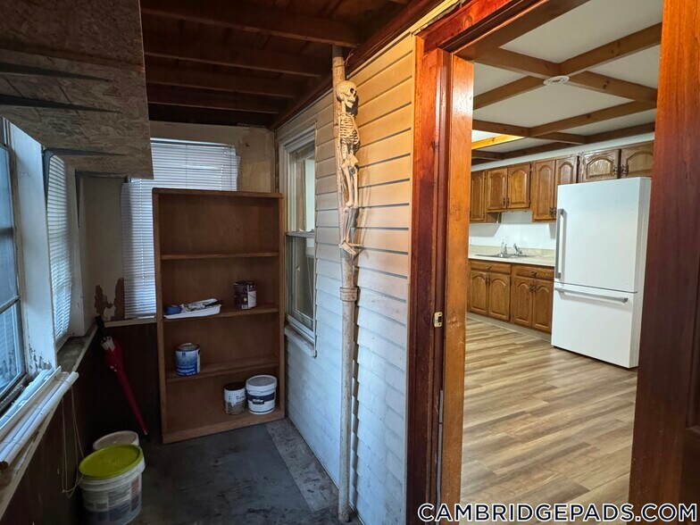 Building Photo - 114 Thorndike St