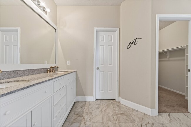 Building Photo - 2610 Argos Dr