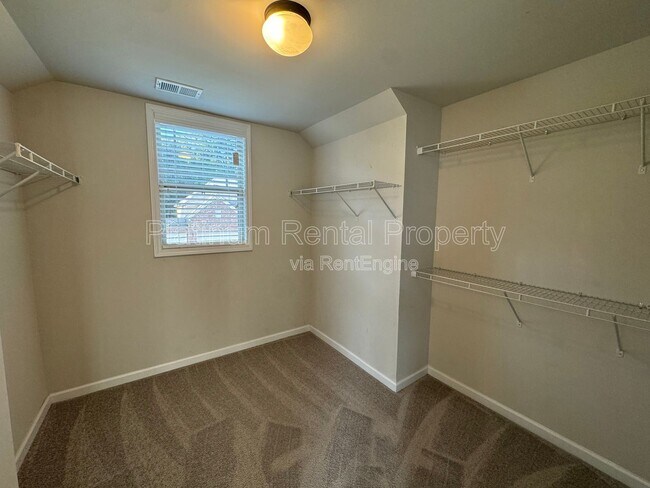 Building Photo - 1355 Slate Bend Dr