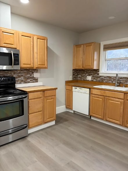 Building Photo - 1800 S 128th St