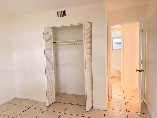 Building Photo - Two-bedroom apartment for rent in Margate