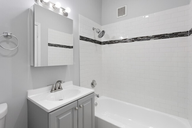 Building Photo - 3631 W Dickens Ave