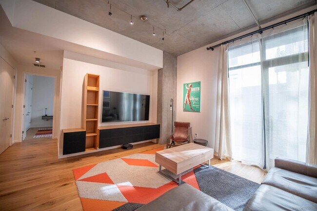 Primary Photo - 1050 Island Ave