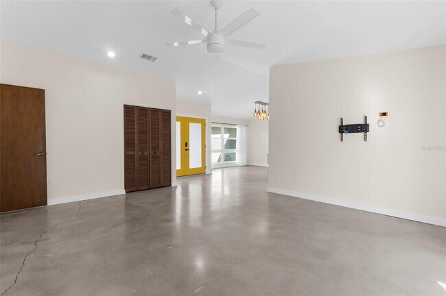 Building Photo - 4250 Marlowe Dr