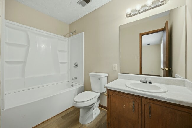 Building Photo - 1701 Rose Garden Ln
