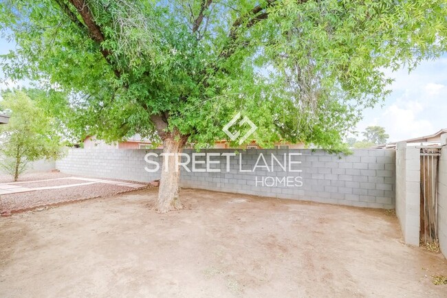 Building Photo - Updated 3 Bedroom Home in Phoenix!