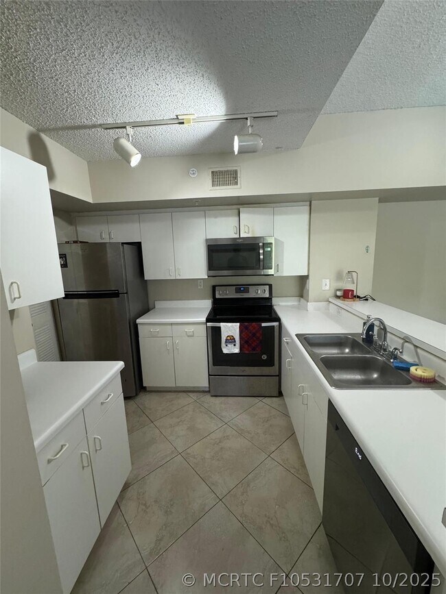 Building Photo - 2600 S University Dr