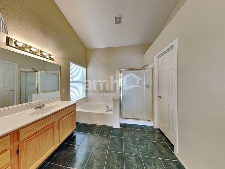 Building Photo - 230 N Leoma Ct