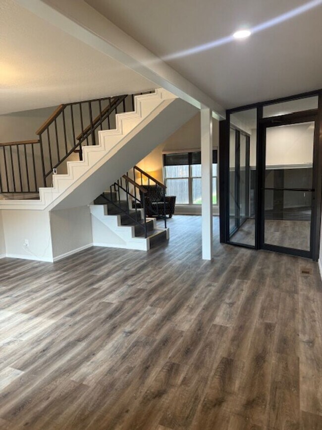 Building Photo - Discover the charm of this uniquely design...