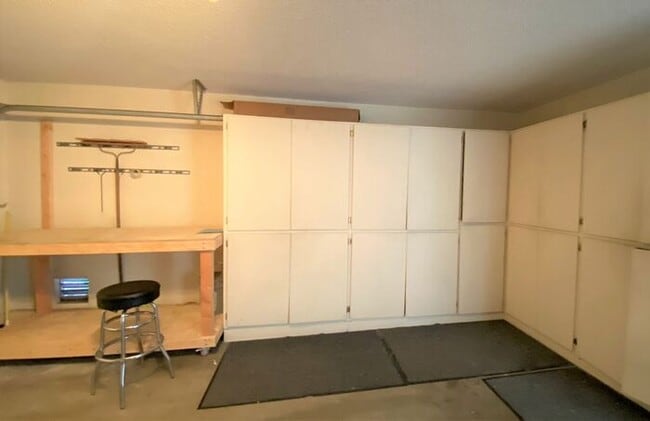 Building Photo - 4 bedroom 2.5 bath recently renovated home...