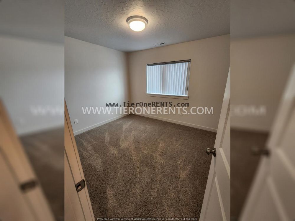 Building Photo - This property offers a NO DEPOSIT option available for qualified renters!