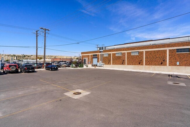 Building Photo - 2019 Montana Ave